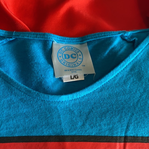 Superman 3/4 length t-shirt with attached cape - Picture 3 of 8